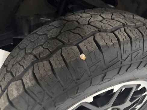 Used 2024 Toyota Tacoma TRD Off-Road w/ TRD Off Road Upgrade Package image 40