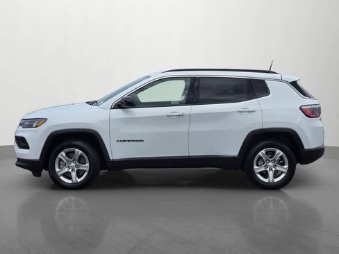 Used 2024 Jeep Compass Latitude w/ Altitude Special Edition AWD/4WD image 3