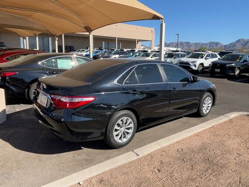 Used 2017 Toyota Camry LE image 4