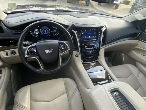 Used 2020 Cadillac Escalade ESV Luxury image 15