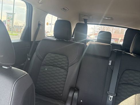 Used 2024 Nissan Pathfinder S image 10