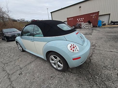 Used 2010 Volkswagen Beetle Convertible image 4