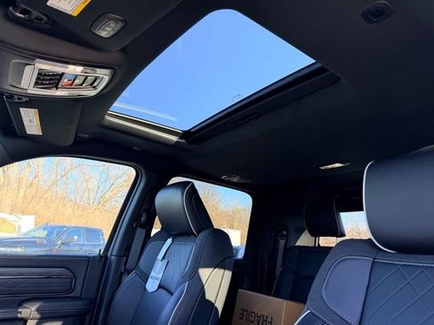 New 2026 RAM 2500 Limited AWD/4WD image 8
