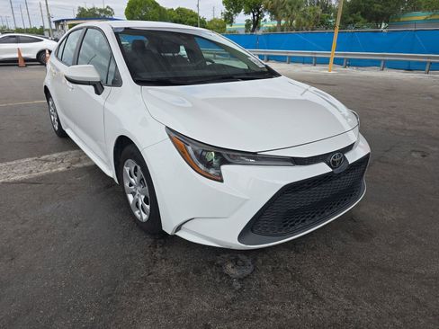 Used 2022 Toyota Corolla LE image 4
