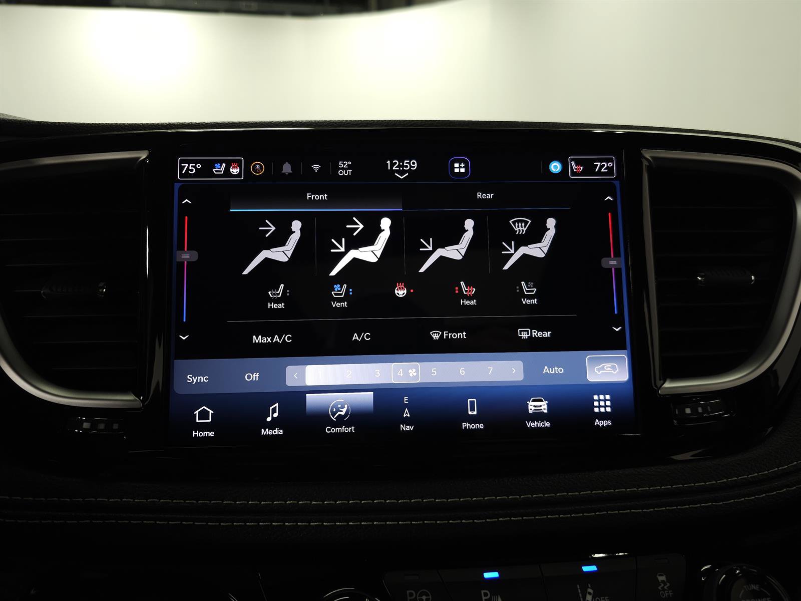 Used 2024 Chrysler Pacifica Premium FWD image 26