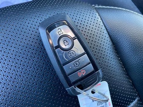 Used 2022 Ford Escape SEL image 24