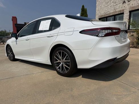 Used 2022 Toyota Camry XLE FWD image 8