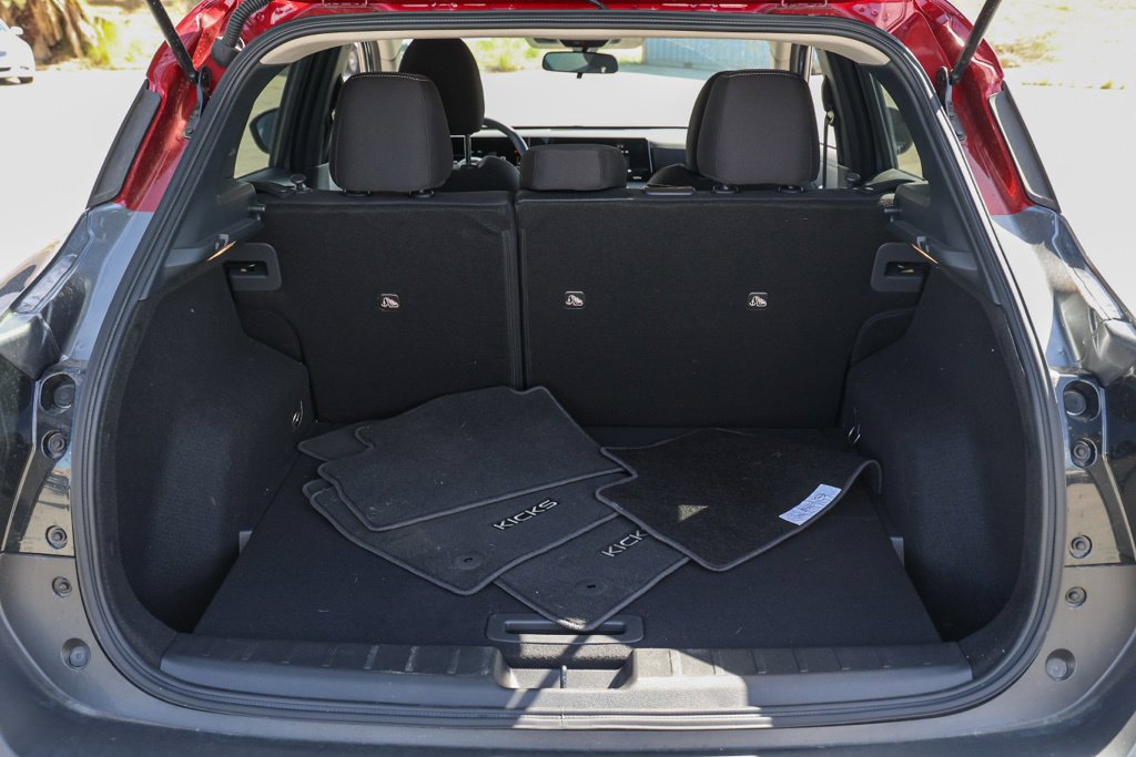 Used 2026 Nissan Kicks SV FWD image 17