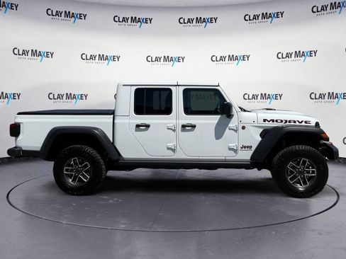 Used 2025 Jeep Gladiator Mojave w/ Convenience Group AWD/4WD image 6