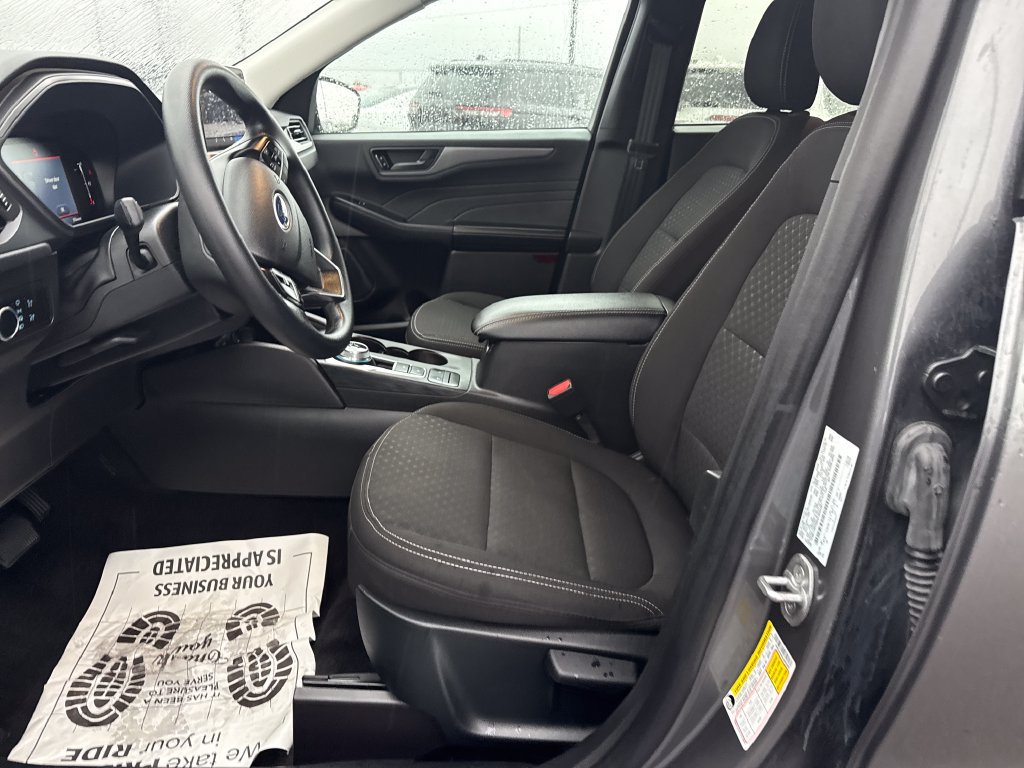 Used 2025 Ford Escape Active AWD/4WD image 9