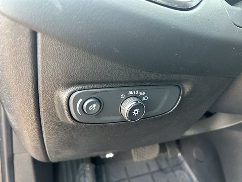 Used 2022 Chevrolet Equinox LT FWD image 22