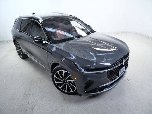 Used 2024 Lincoln Nautilus Black Label AWD/4WD image 4