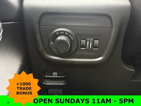 New 2025 Jeep Grand Cherokee Laredo image 17