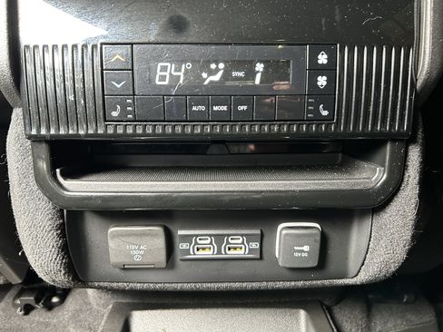Certified 2022 Jeep Wagoneer Series III w/ Premium Group I AWD/4WD image 42