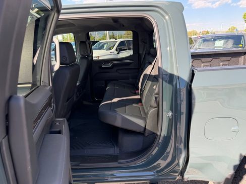 Used 2026 Chevrolet Silverado 1500 LT Trail Boss w/ Convenience Package II AWD/4WD image 4