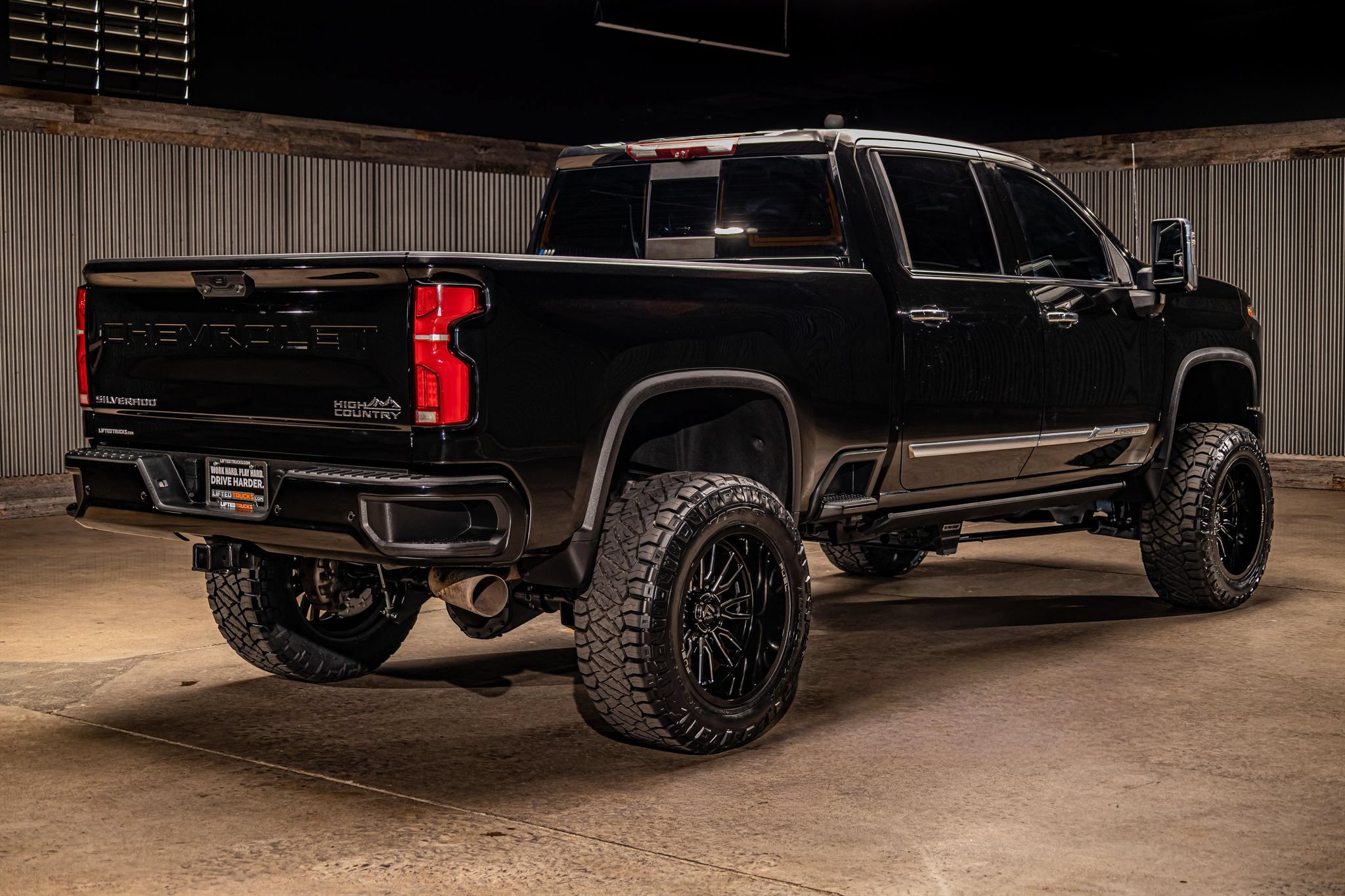 Used 2024 Chevrolet Silverado 2500 High Country w/ Technology Package AWD/4WD image 9