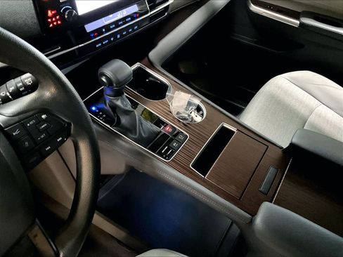 Used 2024 Toyota Sienna LE image 21