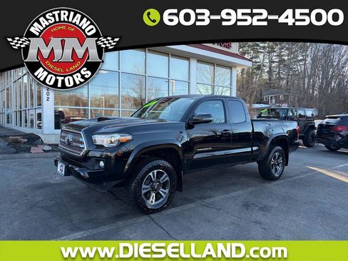 Used 2017 Toyota Tacoma TRD Sport w/ Tow Package (A/T) image 1