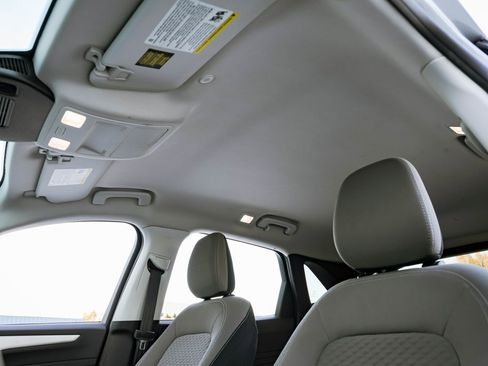 Used 2022 Ford Escape SE w/ Cold Weather Package image 17