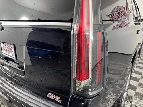 Used 2018 Cadillac Escalade Luxury w/ LPO, Radiant Package image 32