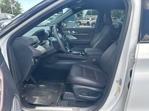 Used 2025 Ford Explorer Platinum RWD image 27