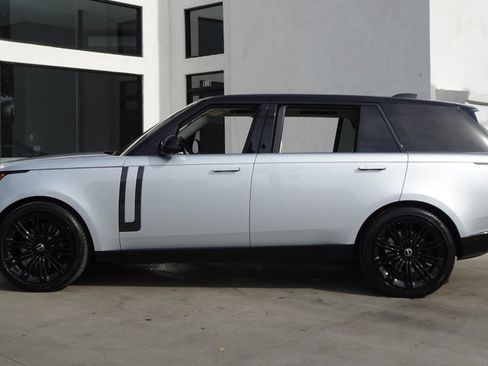 Used 2023 Land Rover Range Rover Long Wheelbase SE AWD/4WD image 3