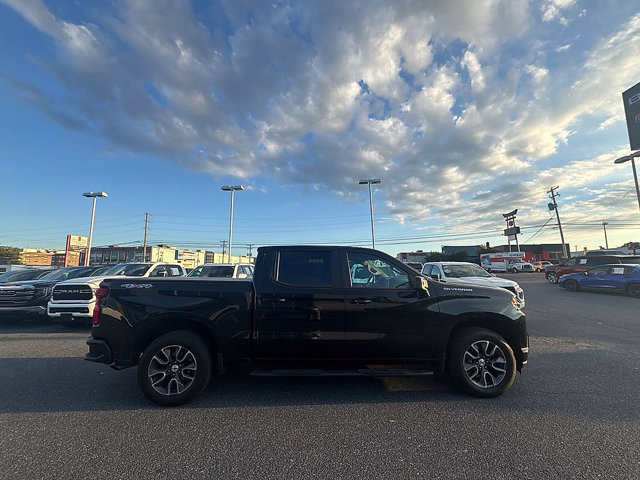 Used 2020 Chevrolet Silverado 1500 RST w/ RST Value Package AWD/4WD image 9