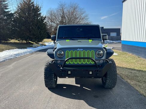 Used 2015 Jeep Wrangler Unlimited Rubicon w/ Connectivity Group AWD/4WD image 2