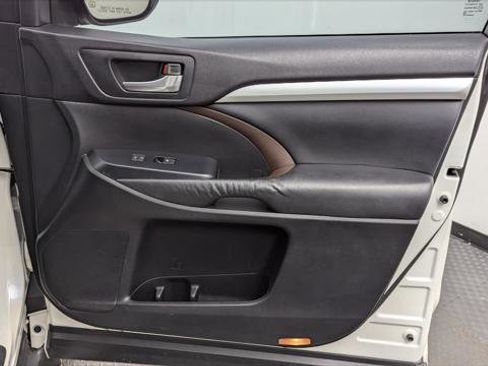 Used 2015 Toyota Highlander XLE image 22