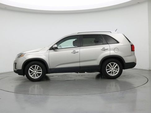 Used 2015 Kia Sorento LX image 2