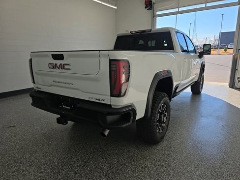 Used 2024 GMC Sierra 2500 AT4X image 5
