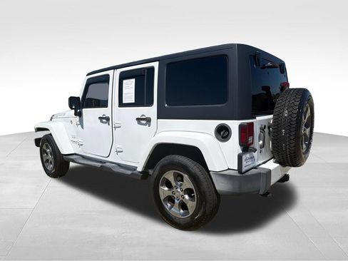 Used 2016 Jeep Wrangler Unlimited Sahara w/ Connectivity Group AWD/4WD image 3