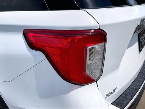 Used 2020 Ford Explorer XLT w/ Equipment Group 202A AWD/4WD image 30