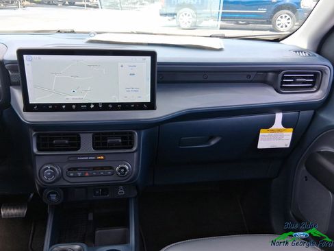 New 2025 Ford Maverick Lariat w/ Black Appearance Package image 16