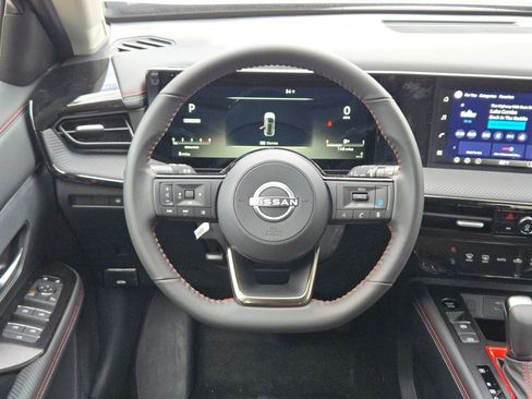 New 2026 Nissan Kicks SR FWD image 16