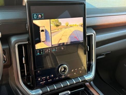 Used 2025 GMC Yukon XL Denali RWD image 18