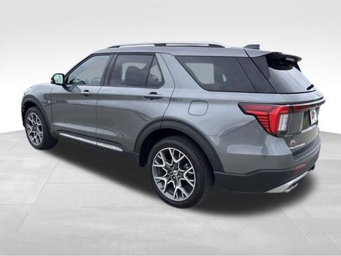 Used 2025 Ford Explorer Platinum w/ Ultimate Package AWD/4WD image 3