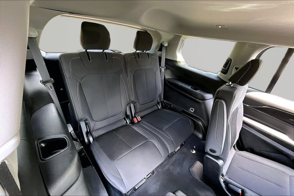 Used 2023 Jeep Grand Cherokee L Laredo AWD/4WD image 20