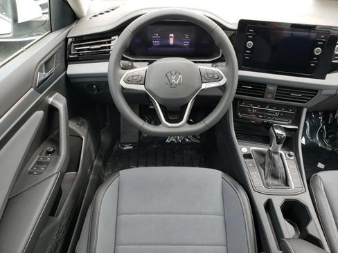 New 2026 Volkswagen Jetta SE FWD image 10