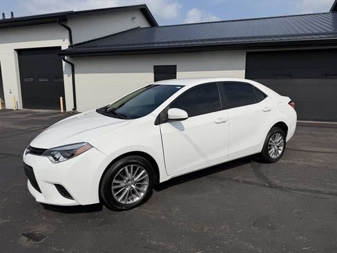 Used 2014 Toyota Corolla LE FWD image 2