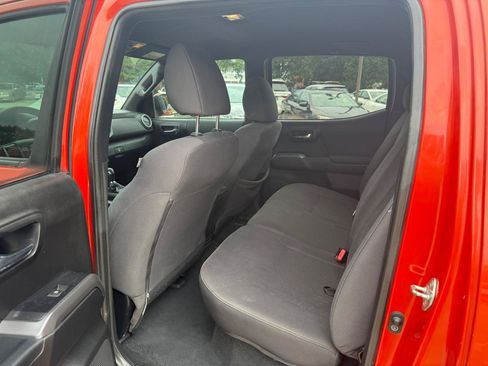 Used 2018 Toyota Tacoma TRD Sport w/ Technology Package AWD/4WD image 17