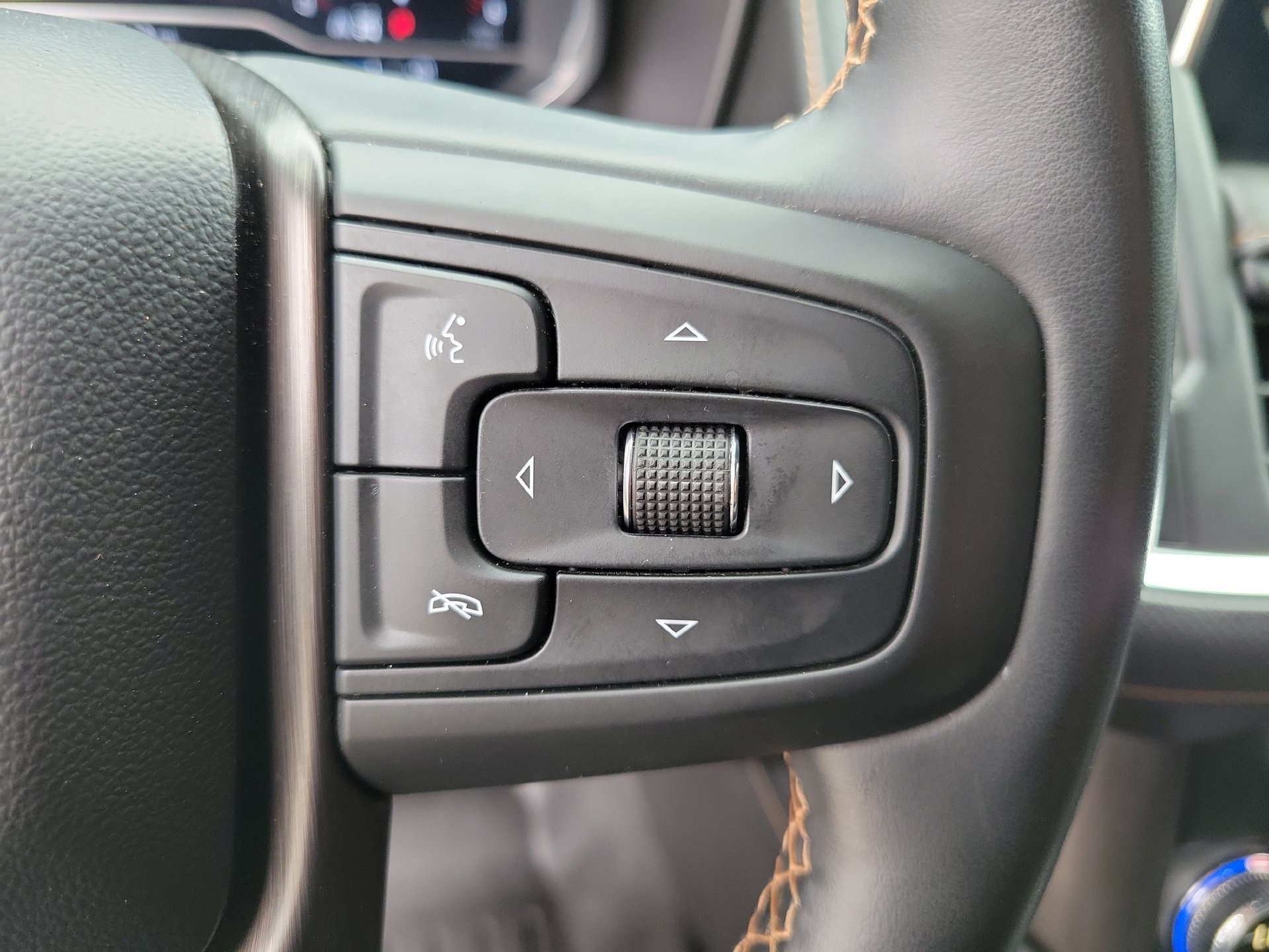 Used 2024 GMC Yukon AT4 AWD/4WD image 32