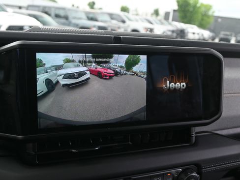 Used 2025 Jeep Wrangler Unlimited Sahara AWD/4WD image 23