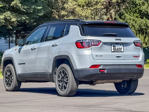 Used 2025 Jeep Compass Trailhawk AWD/4WD image 6