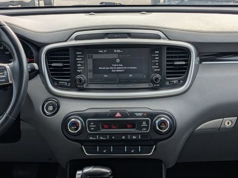Used 2019 Kia Sorento SX image 18