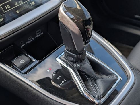 Certified 2025 Subaru Outback Limited image 8