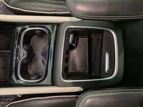 Used 2023 Chrysler Pacifica Limited image 18