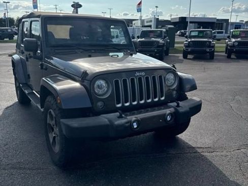 Used 2017 Jeep Wrangler Unlimited Sahara w/ Connectivity Group AWD/4WD image 2