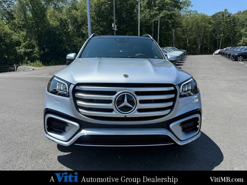 Used 2025 Mercedes-Benz GLS 450 4MATIC image 3