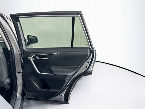 Used 2025 Toyota RAV4 XLE FWD image 31
